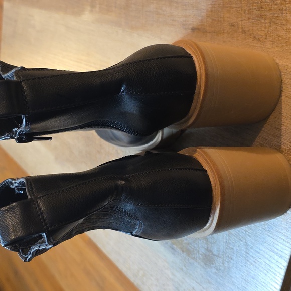 Dolce Vita - Jade Black Heeled Boots. Size 8 - Picture 5 of 7